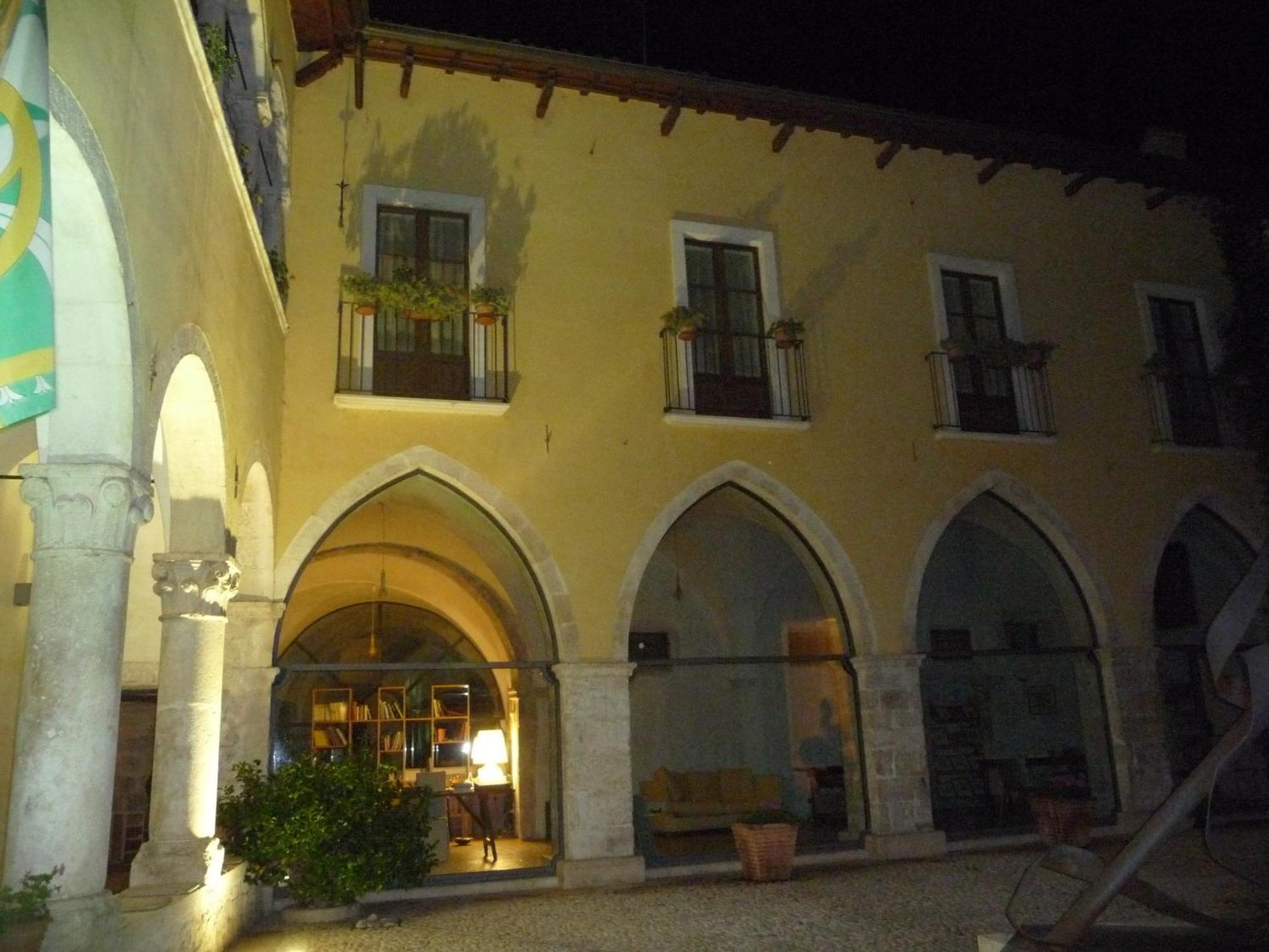 Grancia Dei Celestini Bed & Breakfast ซุลโมนา ภายนอก รูปภาพ