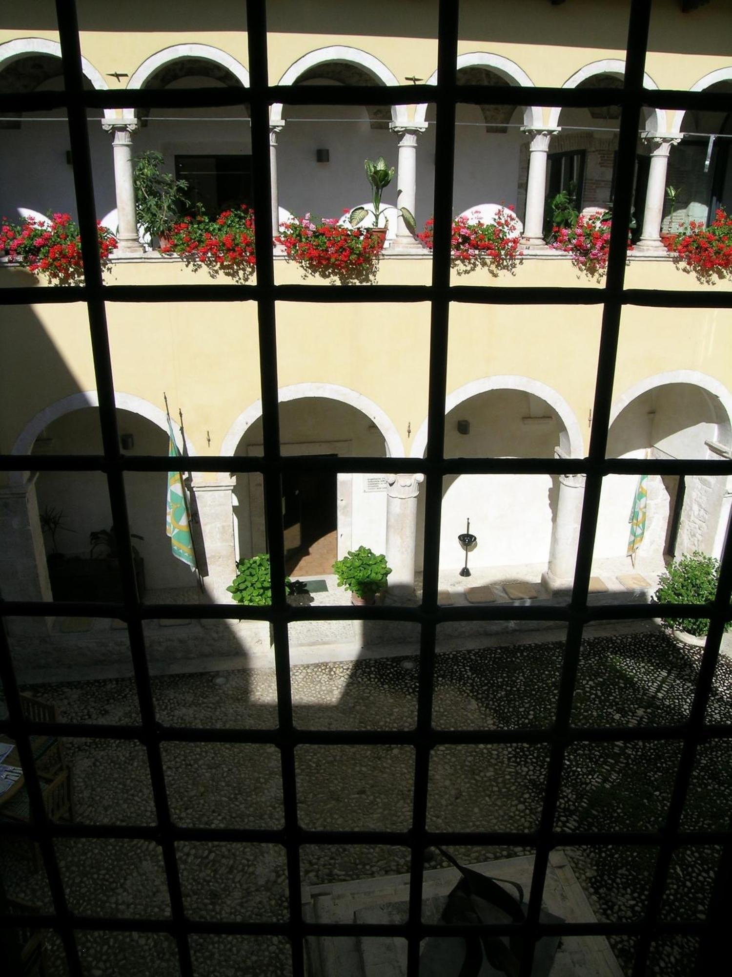 Grancia Dei Celestini Bed & Breakfast ซุลโมนา ภายนอก รูปภาพ
